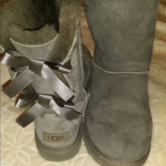 Shoes - Gray uggs size 8 two bows